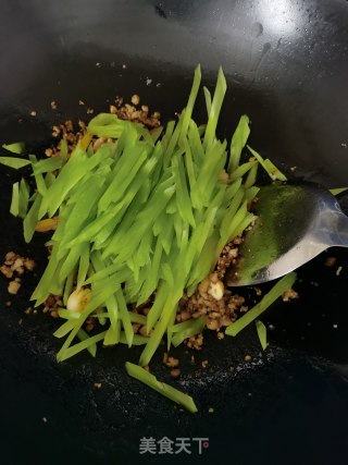 肉末炒莴笋步骤6
