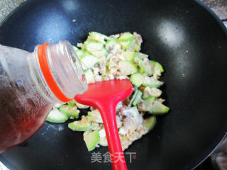 鸡蛋蛤蜊肉炒西葫芦步骤5