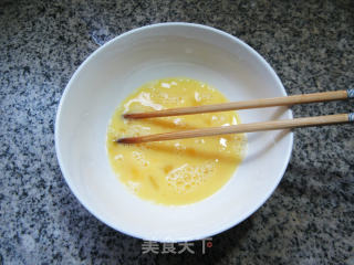 鸡蛋蛤蜊肉炒西葫芦步骤2