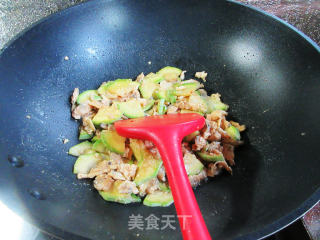 鸡蛋蛤蜊肉炒西葫芦步骤9