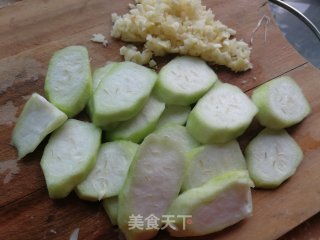 蒜茸金针菇蒸丝瓜步骤2
