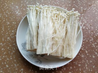 蒜茸金针菇蒸丝瓜步骤1