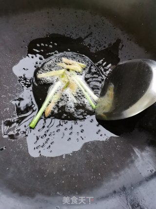 葱姜炒虾仁步骤4