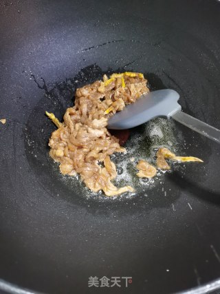 肉丝炒韭菜心步骤3