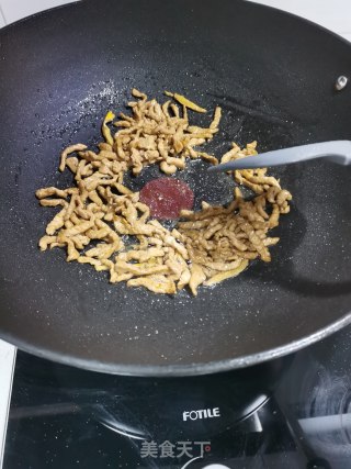 肉丝炒韭菜心步骤4