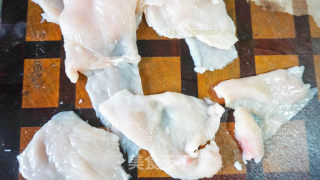 早餐煎鸡肉配芝麻盐儿步骤1