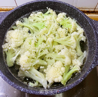 干锅花菜土豆片步骤2
