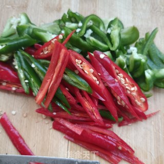 “下饭菜”线椒鸡蛋炒木耳步骤2
