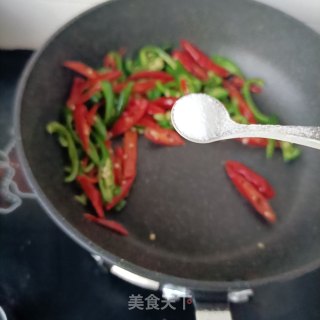 “下饭菜”线椒鸡蛋炒木耳步骤15