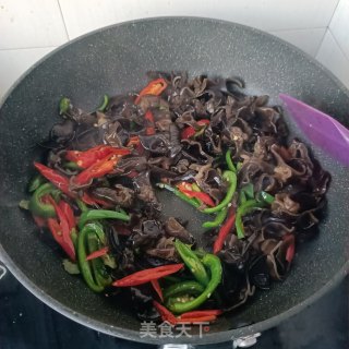 “下饭菜”线椒鸡蛋炒木耳步骤18