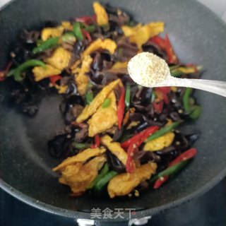 “下饭菜”线椒鸡蛋炒木耳步骤21