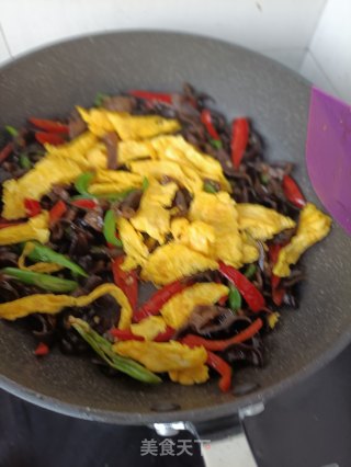“下饭菜”线椒鸡蛋炒木耳步骤20