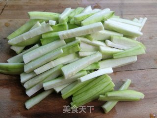 丝瓜烧豆皮卷步骤1