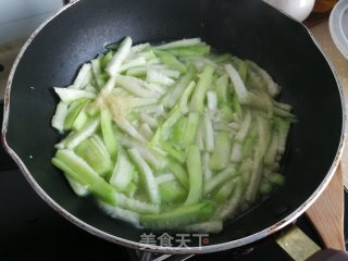 丝瓜烧豆皮卷步骤3