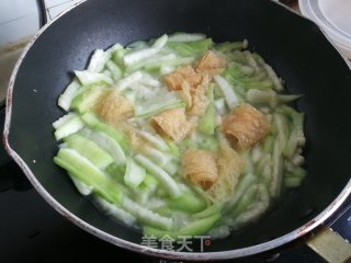 丝瓜烧豆皮卷步骤4