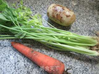胡萝卜芹菜炒莲藕步骤1
