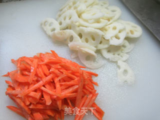 胡萝卜芹菜炒莲藕步骤5