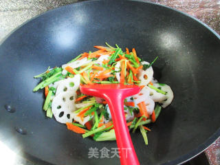 胡萝卜芹菜炒莲藕步骤10