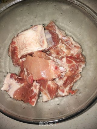 电饭锅红烧排骨步骤1