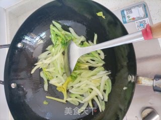 西芹炒卤肉步骤6