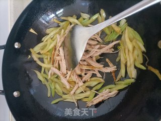 西芹炒卤肉步骤8