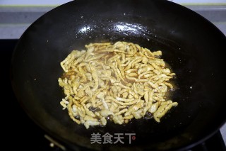 爽脆鲜嫩下饭的肉丝炒芹菜胡萝卜步骤5