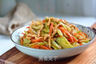 爽脆鲜嫩下饭的肉丝炒芹菜胡萝卜步骤10