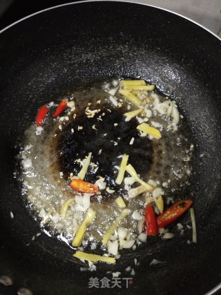 潮汕牛肉丸炒小芹菜步骤3