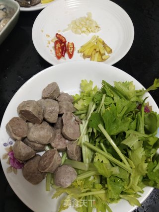 潮汕牛肉丸炒小芹菜步骤1