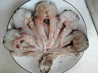 食光有约之扇花鱼步骤1
