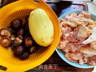 香菇土豆炖鸡步骤1