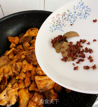 香菇土豆炖鸡步骤5