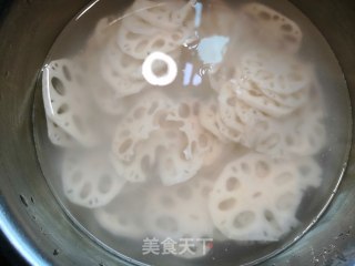 藕片炒肉步骤3