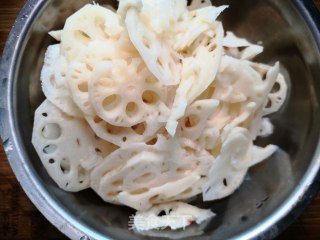 藕片炒肉步骤4