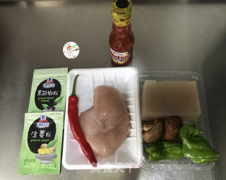 辣椒酱鸡胸肉炒魔芋步骤1