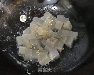 辣椒酱鸡胸肉炒魔芋步骤8