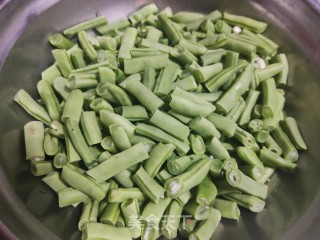 五花肉焖豆角步骤1