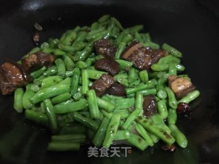 五花肉焖豆角步骤4