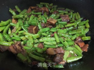 五花肉焖豆角步骤7