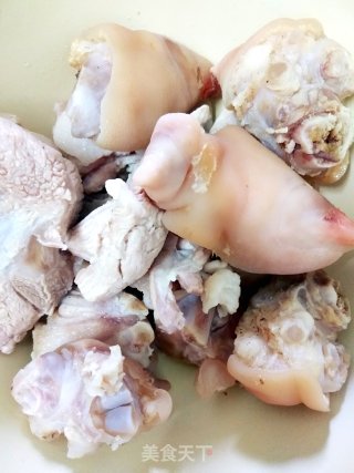 红烧猪蹄海带黄豆粒步骤1