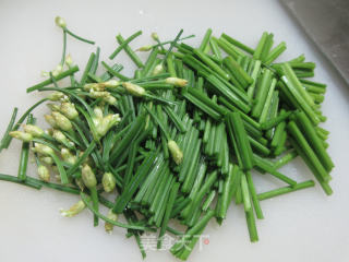 胡萝卜蛤蜊肉炒韭菜花步骤3