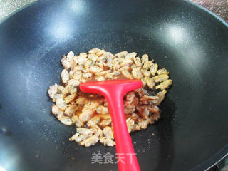 胡萝卜蛤蜊肉炒韭菜花步骤8