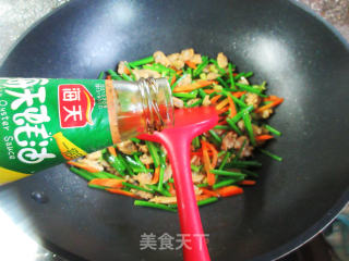 胡萝卜蛤蜊肉炒韭菜花步骤11