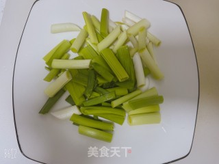 蒜苗炒鸭血步骤3