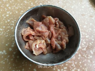 雷笋秋葵炒肉片步骤1