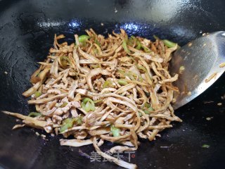 笋丝炒肉丝步骤5