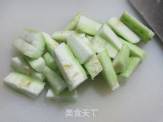 羊尾笋炒棱角丝瓜步骤4