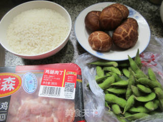 毛豆香菇鸡腿肉丁饭步骤1