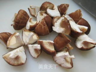 毛豆香菇鸡腿肉丁饭步骤3