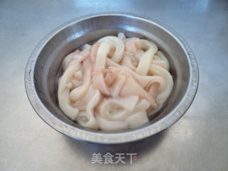 芹菜炒鱿鱼步骤3
